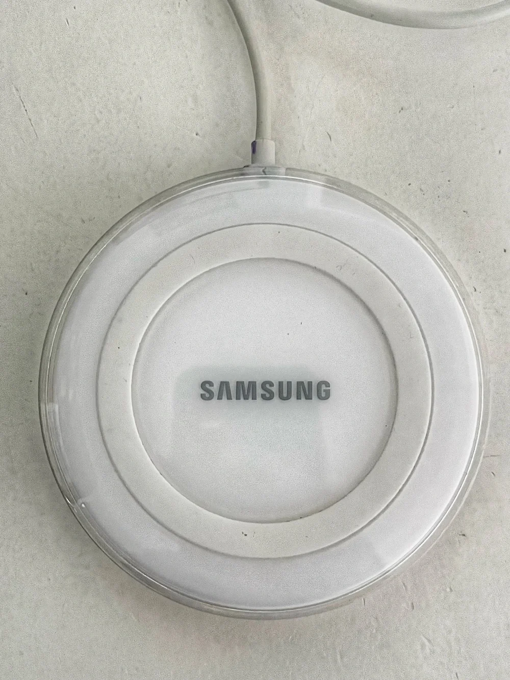 Samsung White Pearl Wireless Charging Pad, specifically model EP-PG920I